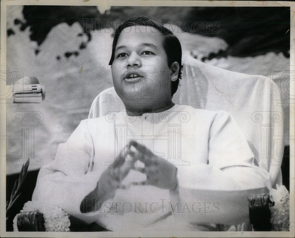 1973 15 Year Old Guru Speaking - Historic Images