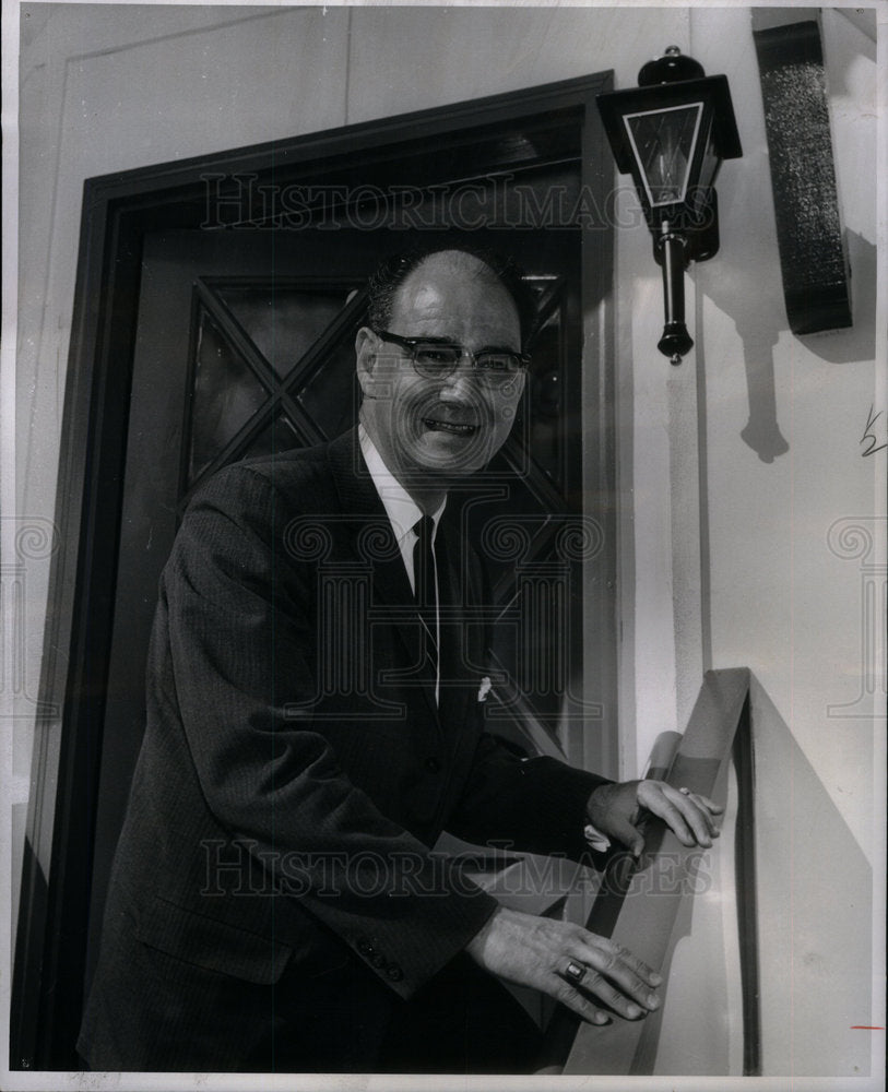 1965 Housing Executive Gerald Herhart - Historic Images