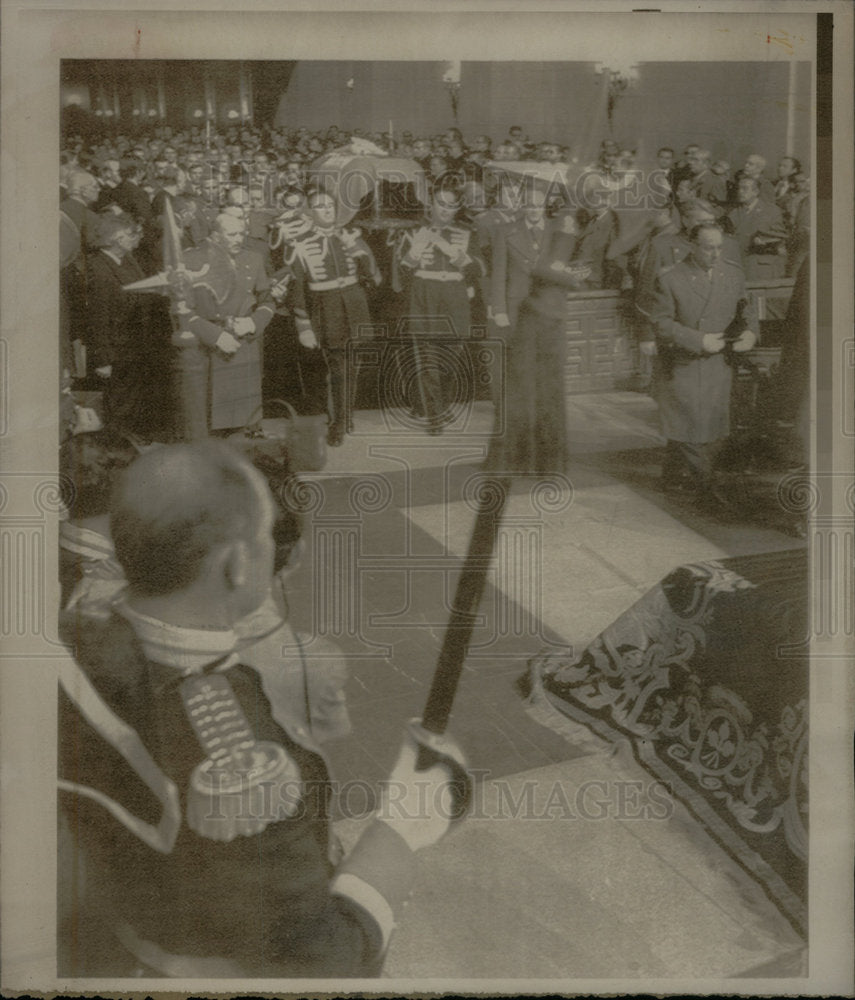 1975 Francisco Coffin Funeral - Historic Images