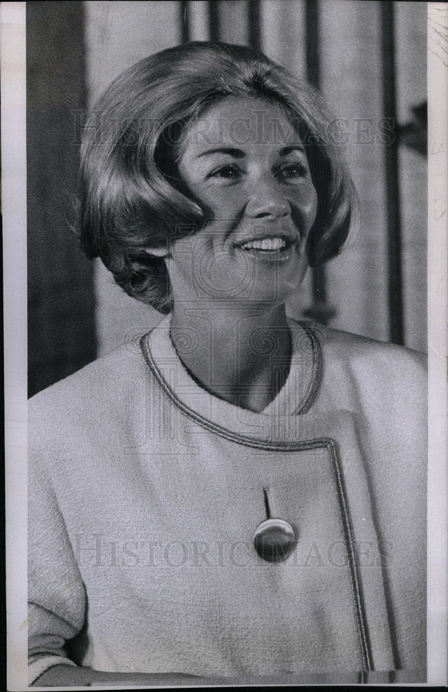 1963 Mrs. Scott Carpenter - Historic Images