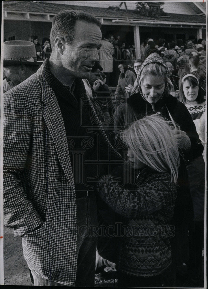 1964 Scott Carpenter Kris Astornaut Wife - Historic Images