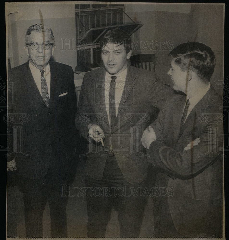 1967 Two news reporter state legislator - Historic Images