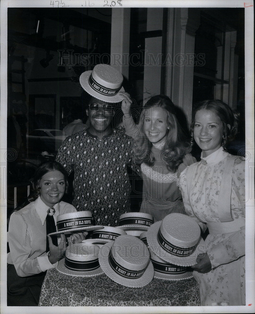 1972 Singer organist Don Lewis straw boater - Historic Images