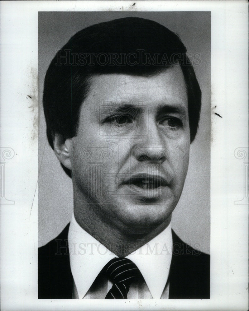 1987 John Morberg government aide pose suit - Historic Images