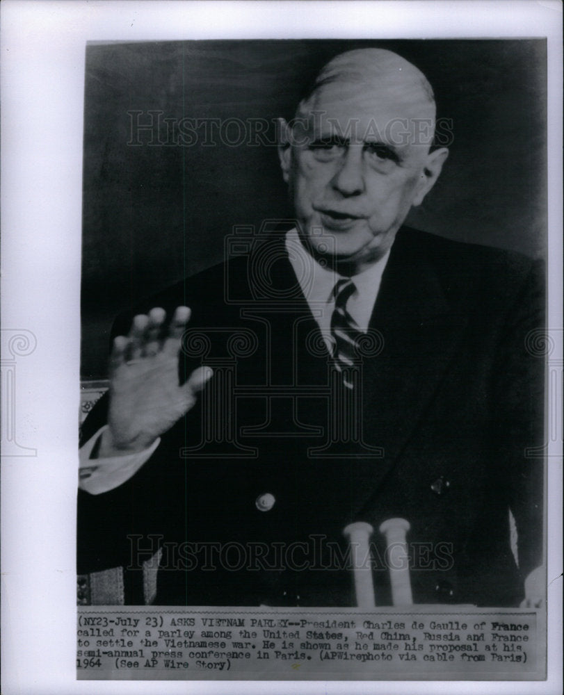 1964 Vietnam Parley Charles De Gaulle Red - Historic Images