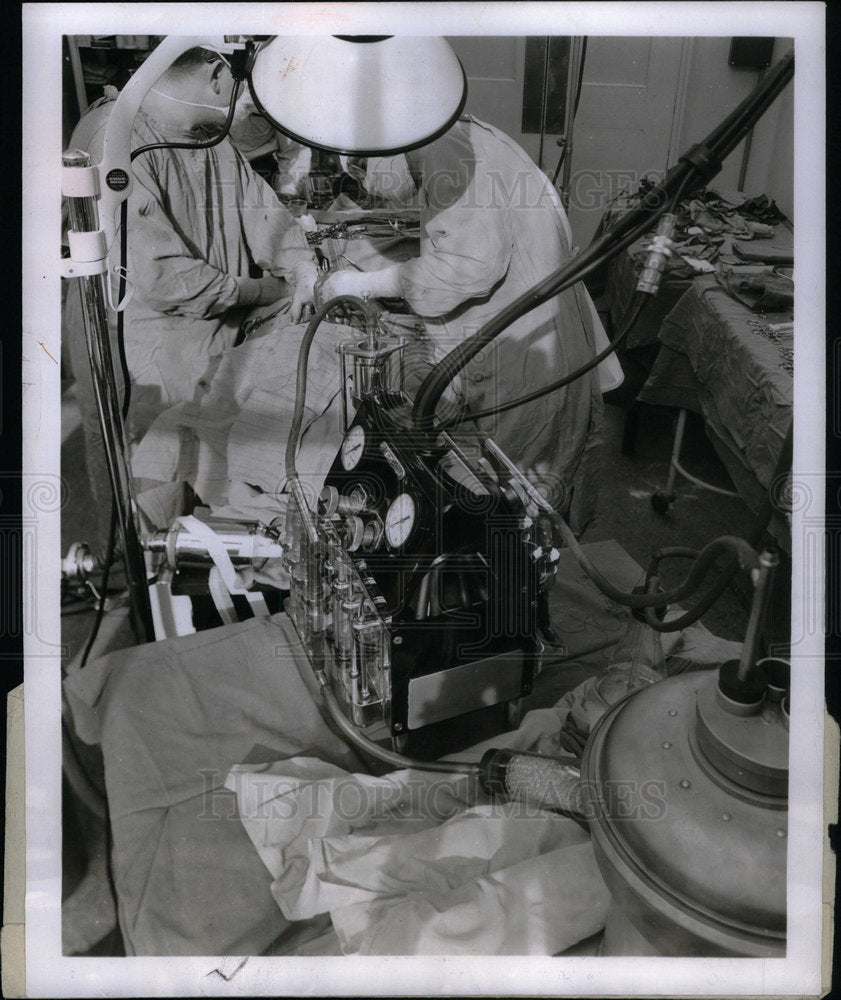 1953 Medical Association Artificial Heart - Historic Images