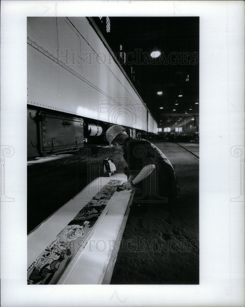 1986 Man Working Michigan Artrain - Historic Images