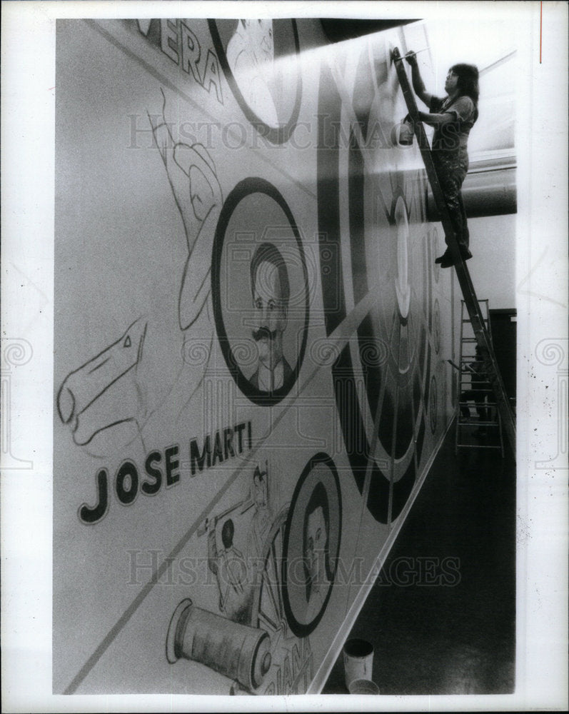 1985 Artist Painting Hispanic History Mural - Historic Images