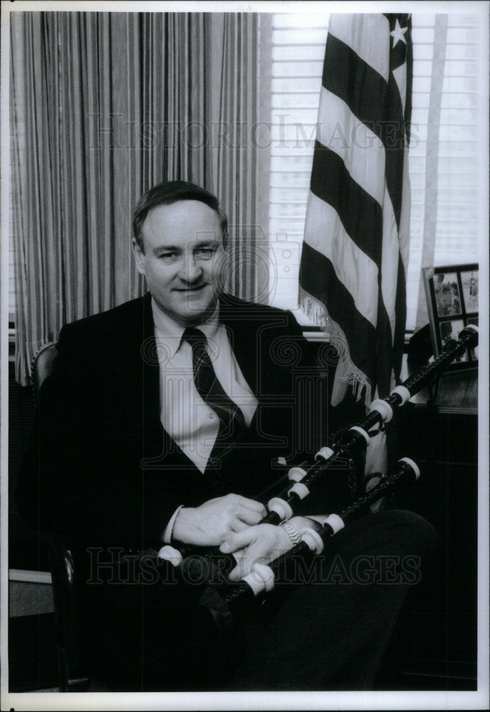 1990 Timothy Whelan Immigration Official - Historic Images