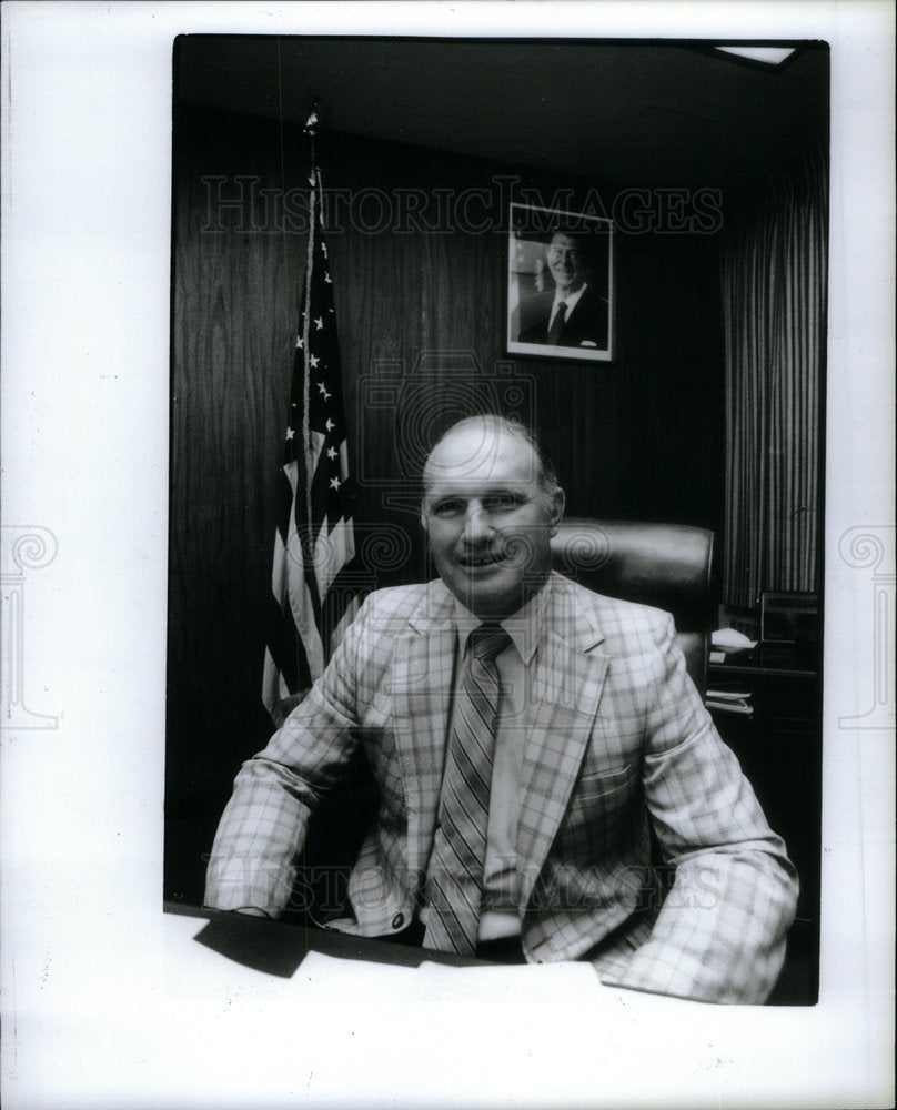 1985 James Montgomery Immigration Official - Historic Images