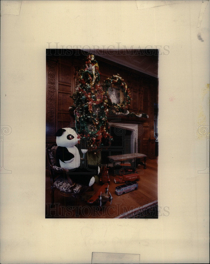 1981 Christmas Scene Tree Fireplace - Historic Images