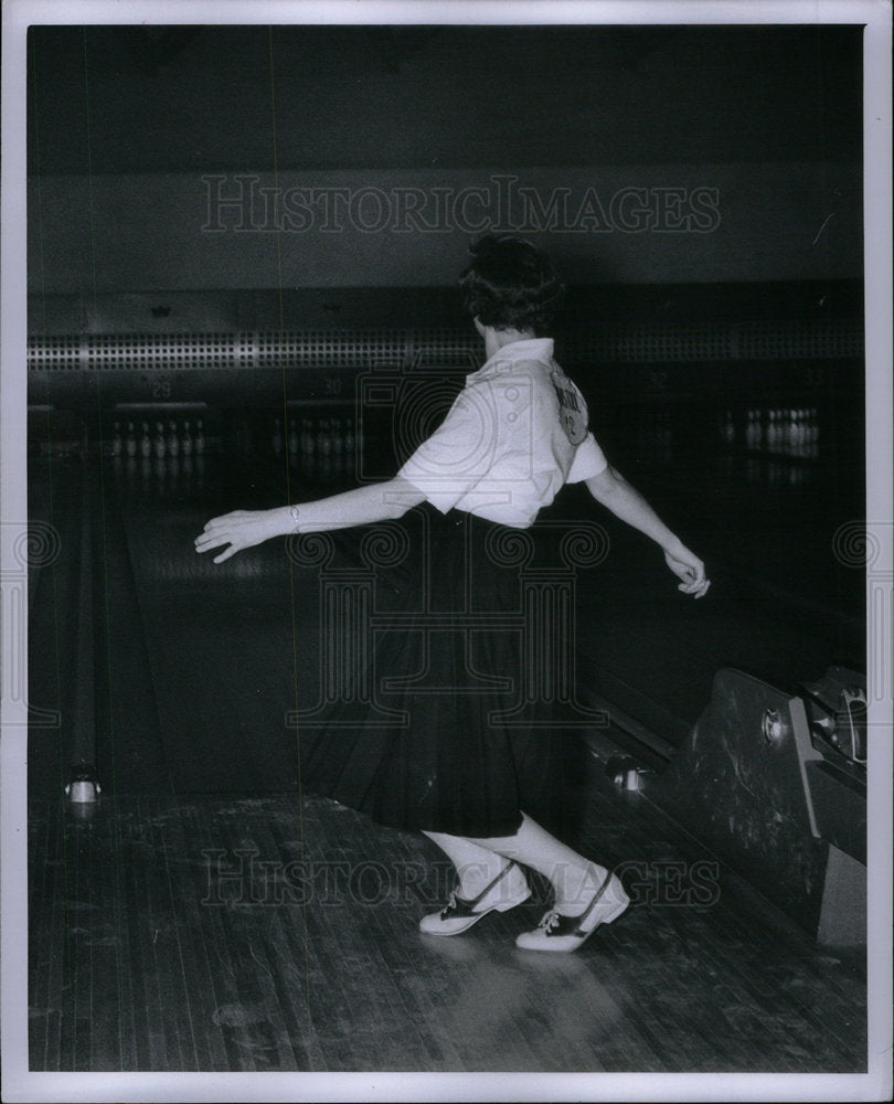 1960 Women Bowling - Historic Images