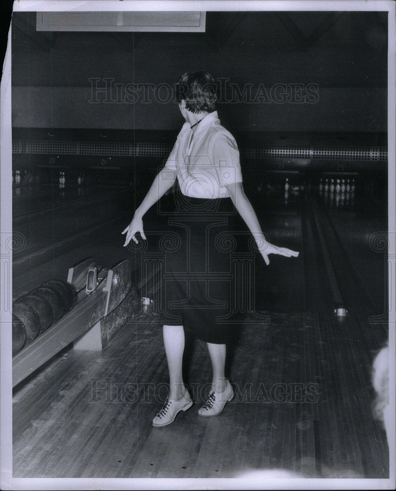 1960 Women Bowling - Historic Images