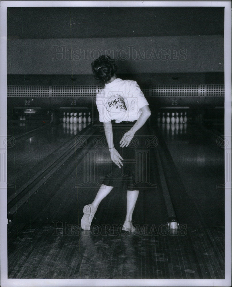 1960 Women Bowling - Historic Images