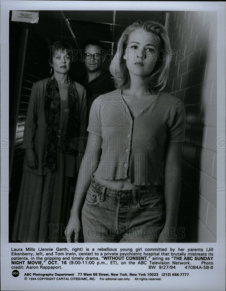 1994 Jennie Garth Jill Eikenberry Tom Irwin - Historic Images