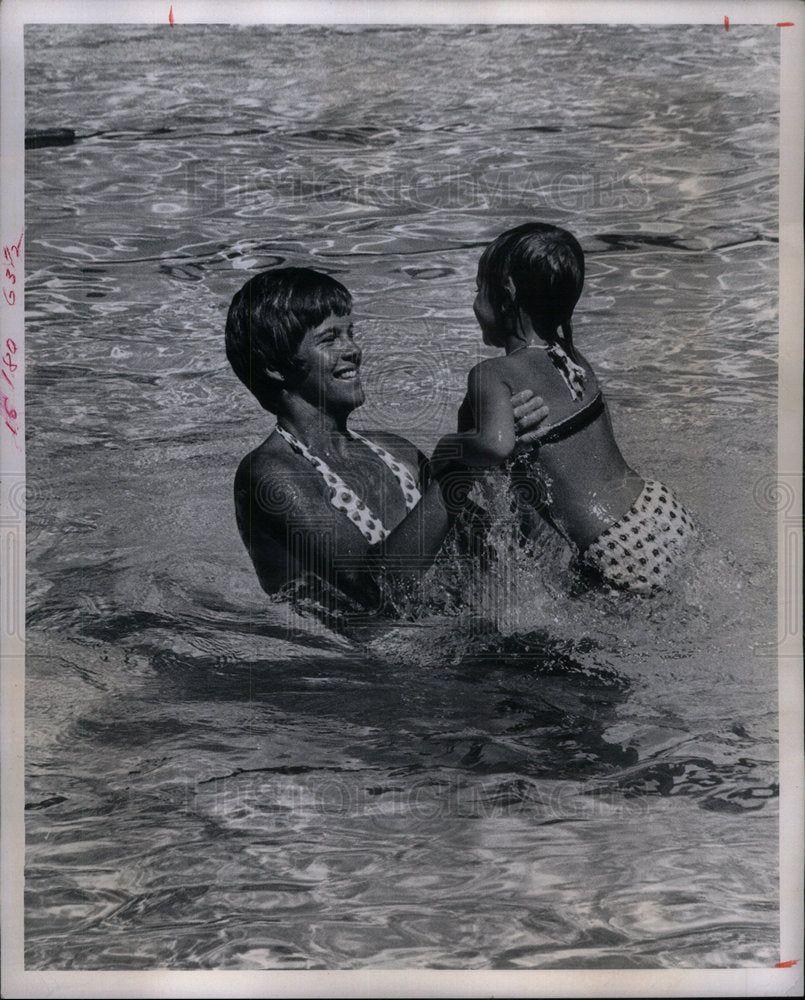 1974 Photo Society Mrs Arson Garnsey At Swimming pool - Historic Images