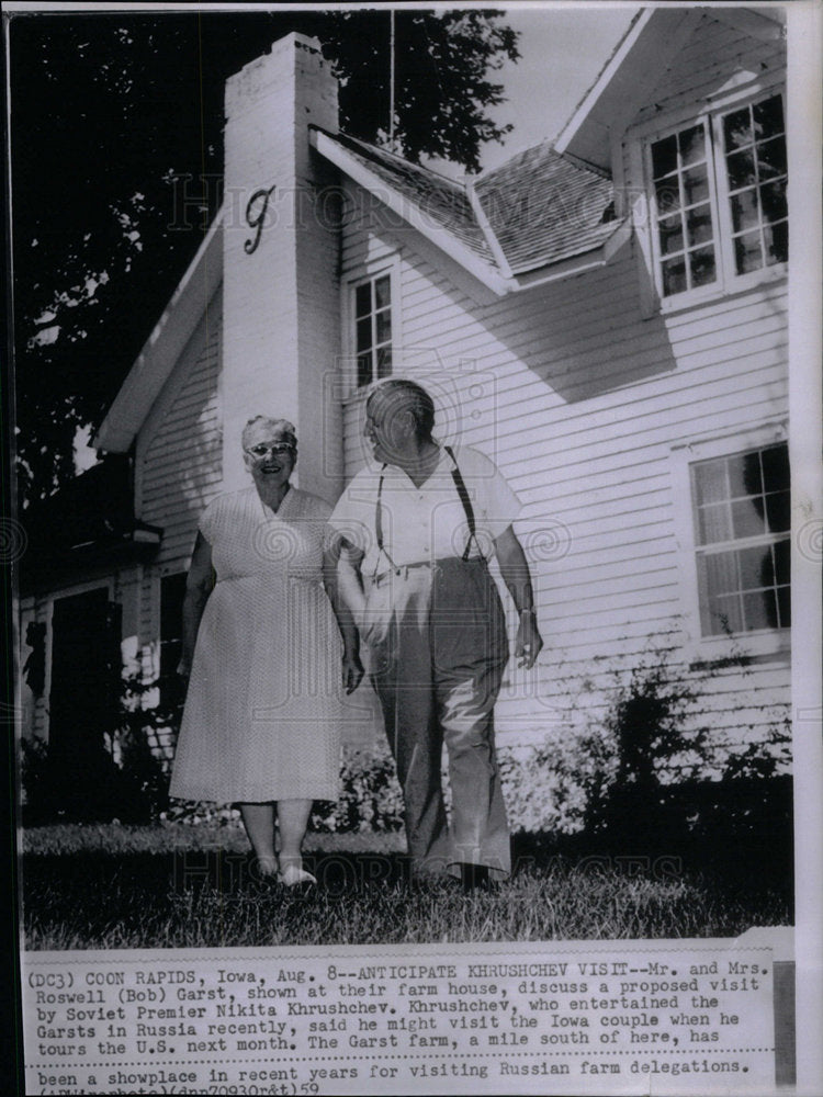 1959 Mr. &amp; Mrs. Roswell Bob Garst At Farm - Historic Images