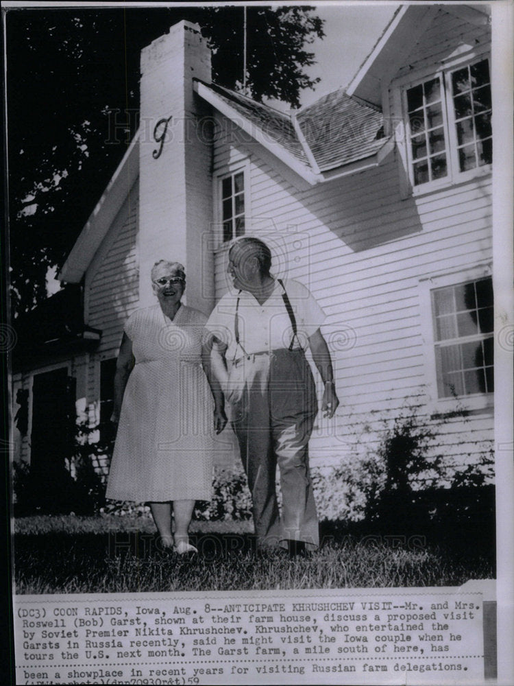 1959 Mr. & Mrs. Roswell Bob Garst At Farm - Historic Images