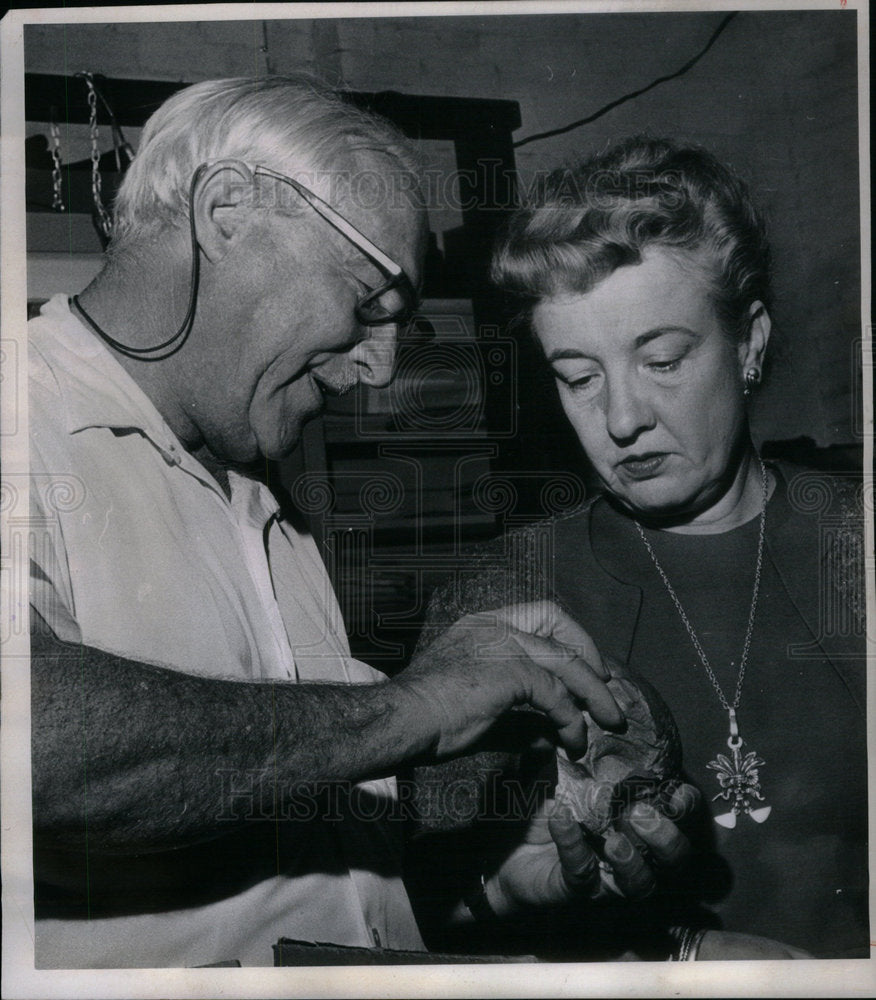 1966 Dr. Lewis Leaky &amp; Dr. Marie Worthing - Historic Images