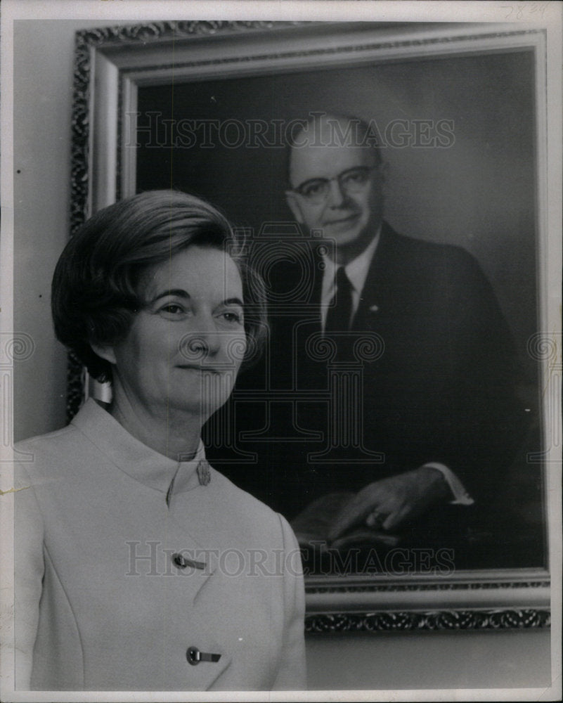 1969 Mrs Lester Maddox portrait of Husband - Historic Images