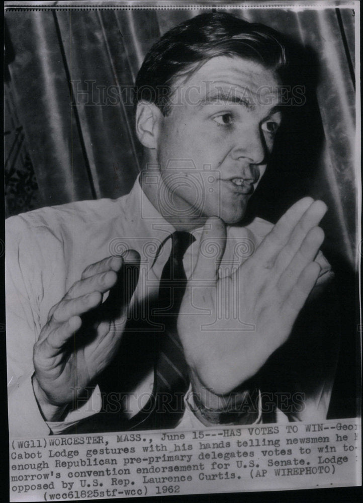 1962 Newsmen Goerge Cabot Gesture - Historic Images