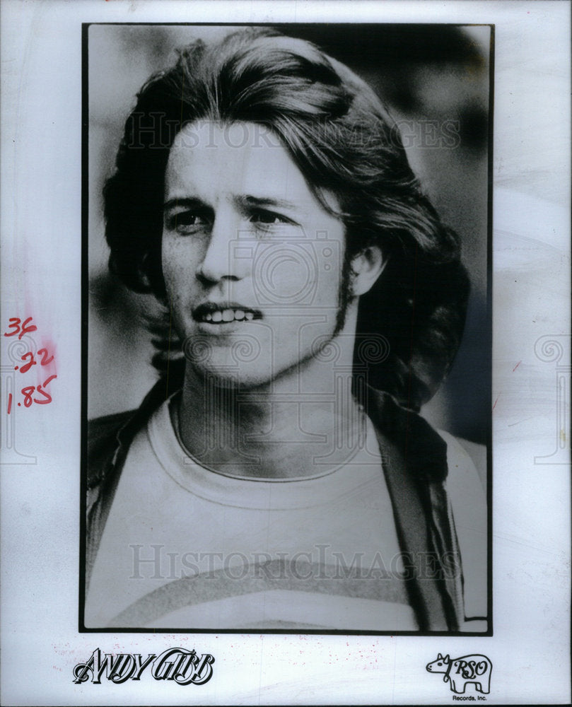 1977 Singer Andy Gibb  American tour Red - Historic Images