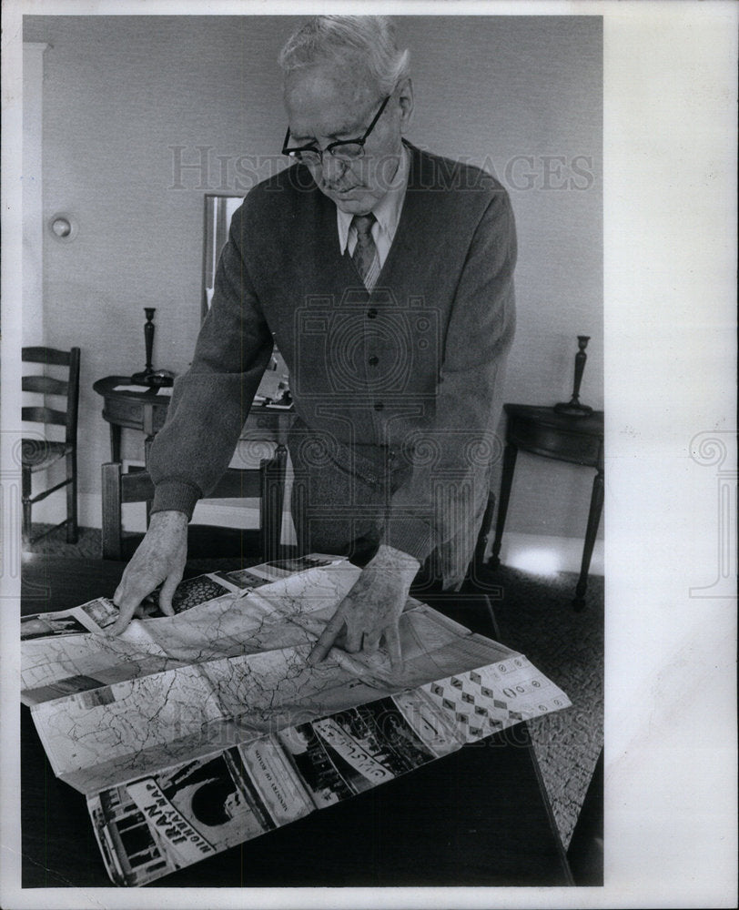 1979 Press Photo Lyman Andrews Farmer Sculptor paint - Historic Images