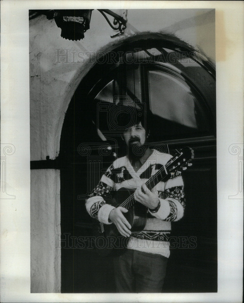 1976 Press Photo Oscar Ghiglia Classical Guitarist - Historic Images