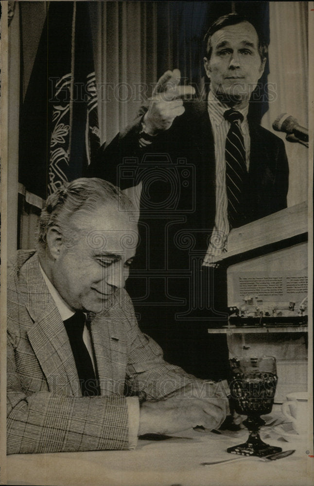 1973 Press Photo George Bush Robert Strauss Washington - Historic Images