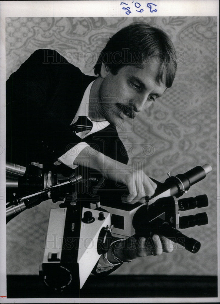 1984 Press Photo James Brod, President of H &amp; R Optical - Historic Images