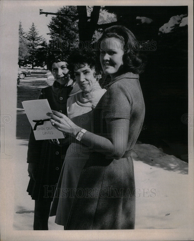 1969 Press Photo Morrell, Simic and Adams overseeing - Historic Images