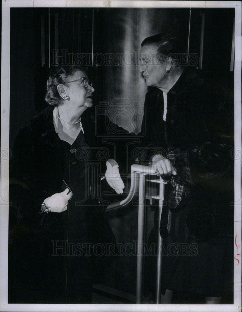 1959 Press Photo Alice Hale &amp; Alexander Barbour, Actors - Historic Images