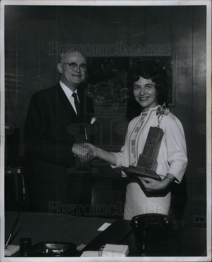 1966 Press Photo Ward Terry Mrs Joan Adcock RCA Victor - Historic Images