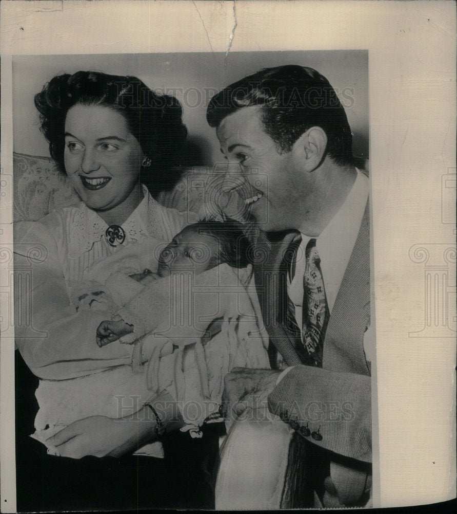 1949 Press Photo Dennis Day American Singer Family - Historic Images