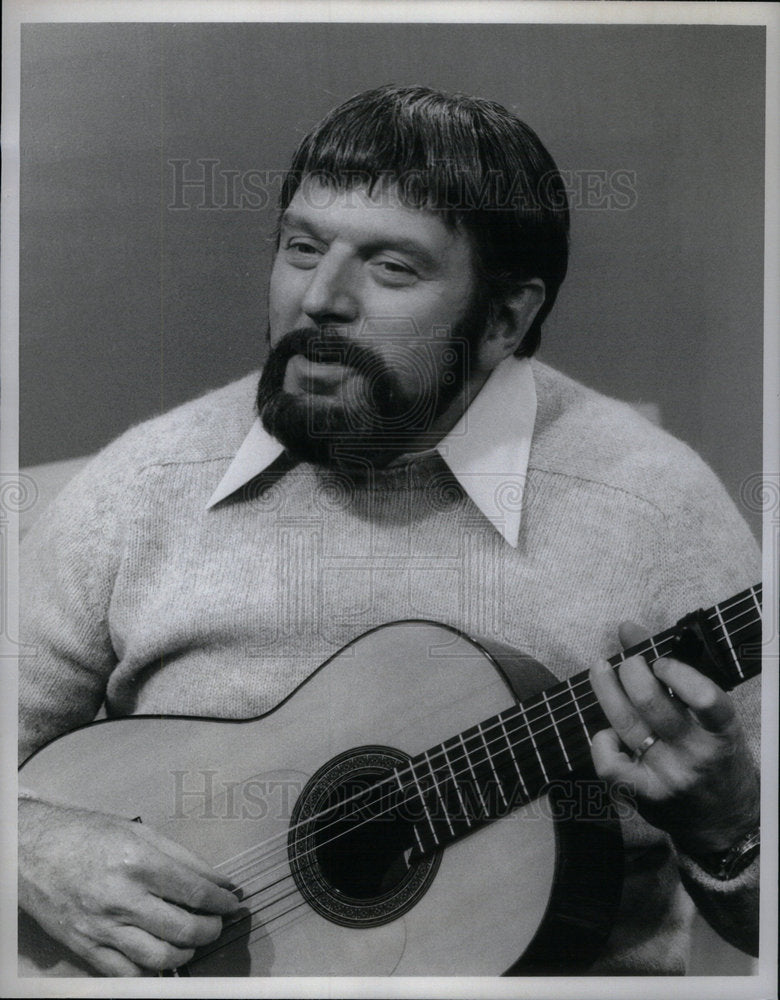 1977 Press Photo Theodore Meir Bikel Actor Folk singer - Historic Images