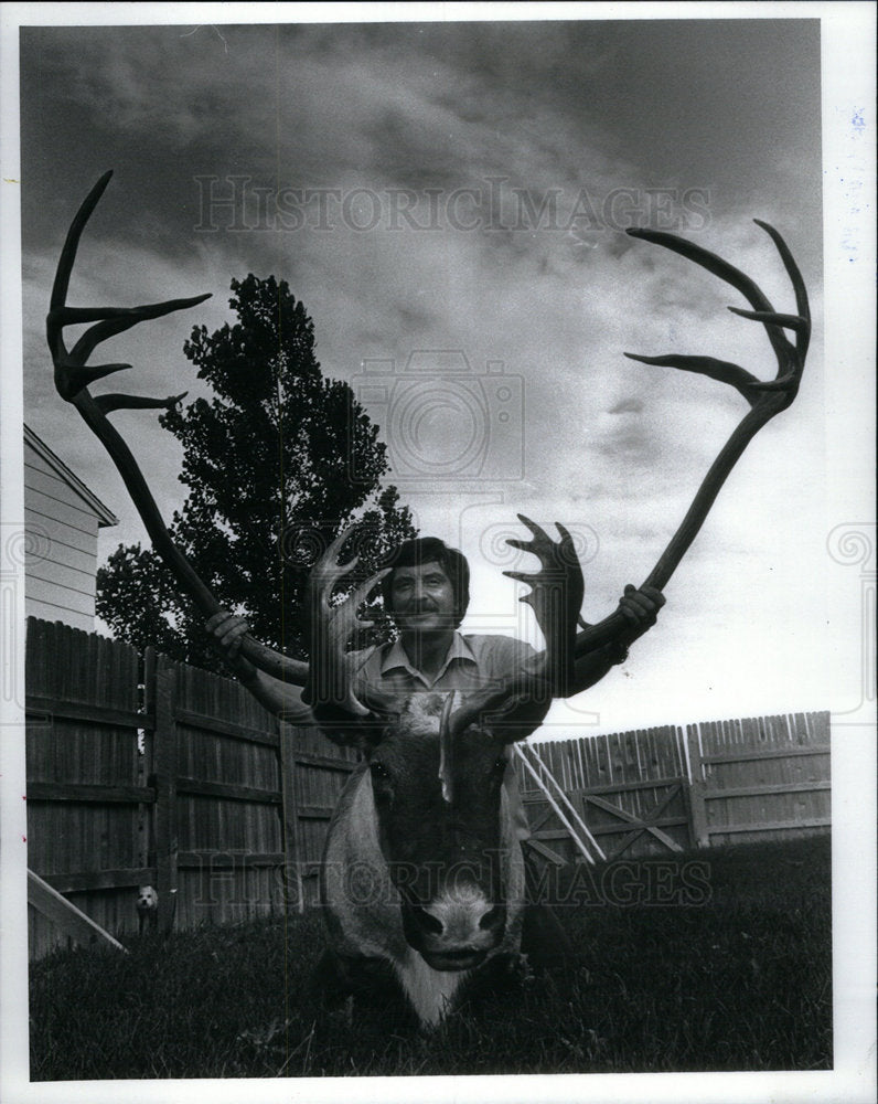 1982 Press Photo Lee Kline Nature Photography Bowhunter - Historic Images