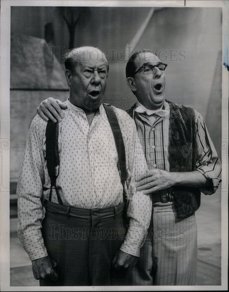 1964 Press Photo Bert Lahr Stanley Holloway Fantastic - Historic Images