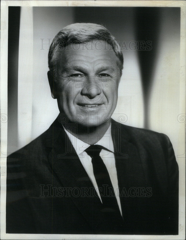 1968 Press Photo Eddie Albert plants animals ABC News - Historic Images