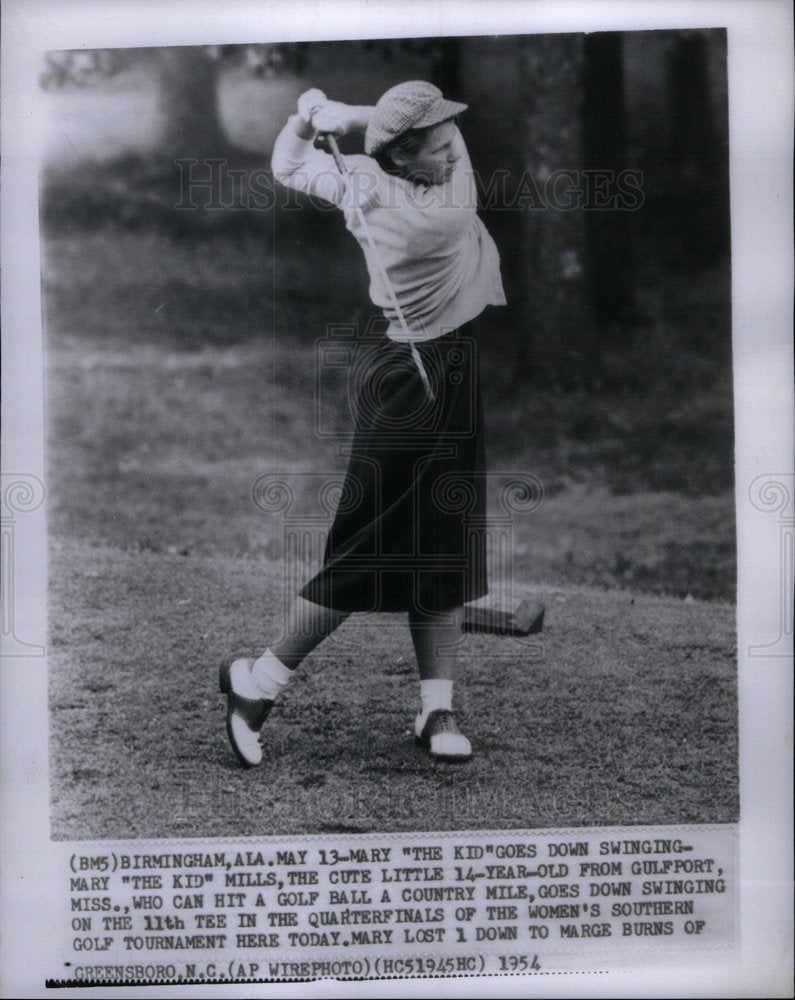 1954 Press Photo Mary Mills Kid Golf Swinging Country - Historic Images