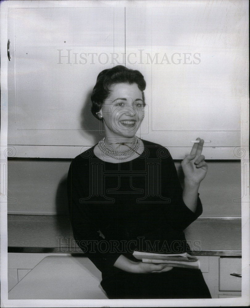 1959 Press Photo Mary Onken actress entertainer pose - Historic Images