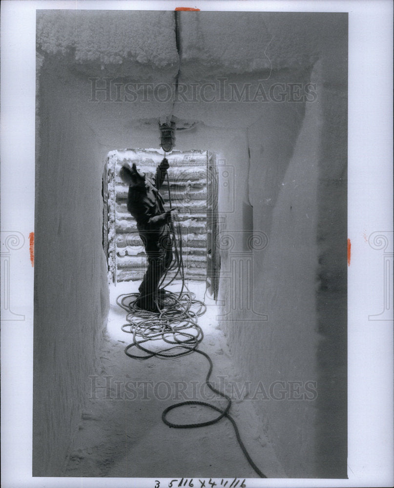 1964 Press Photo Lee M Woodroft Expeditions Antarctic - Historic Images