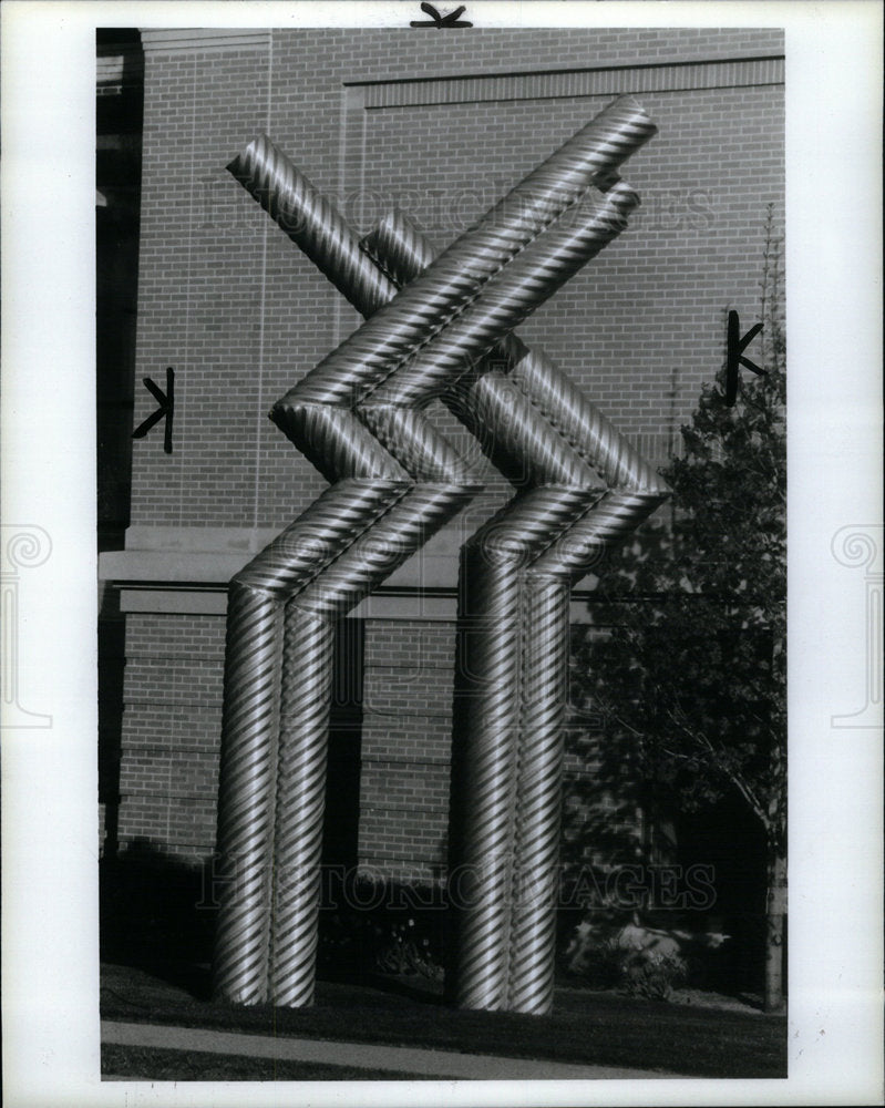 1987 Press Photo Muskegon Art Museum Sculpture - Historic Images