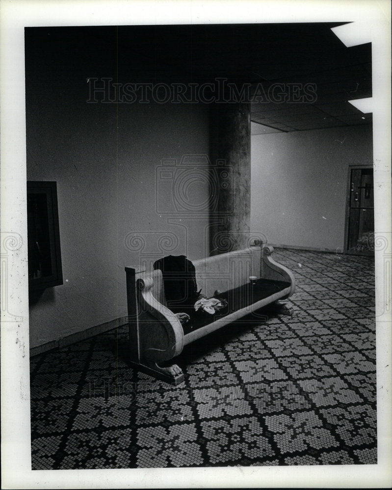 1981 Press Photo Michigan Marble Bench Lobby Hotel Room - Historic Images