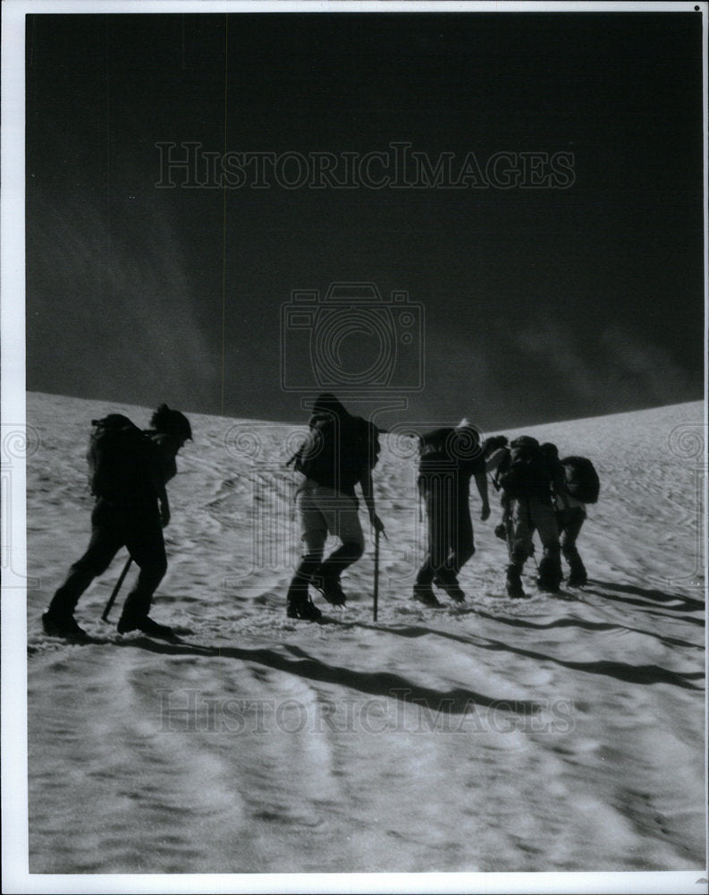 1993 Press Photo Climbers volcano Chile adventure trek - Historic Images