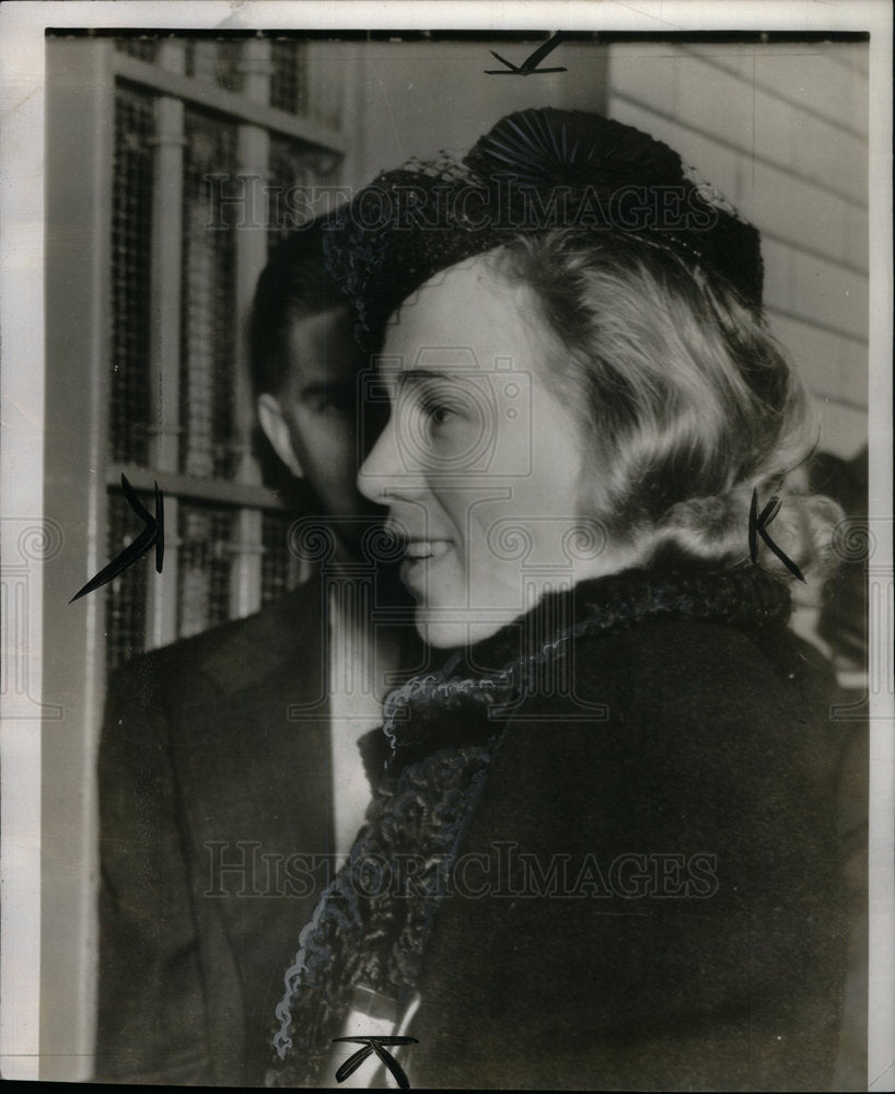 1939 Press Photo Mrs Mikhail Gorin Spy Suspect Smile - Historic Images