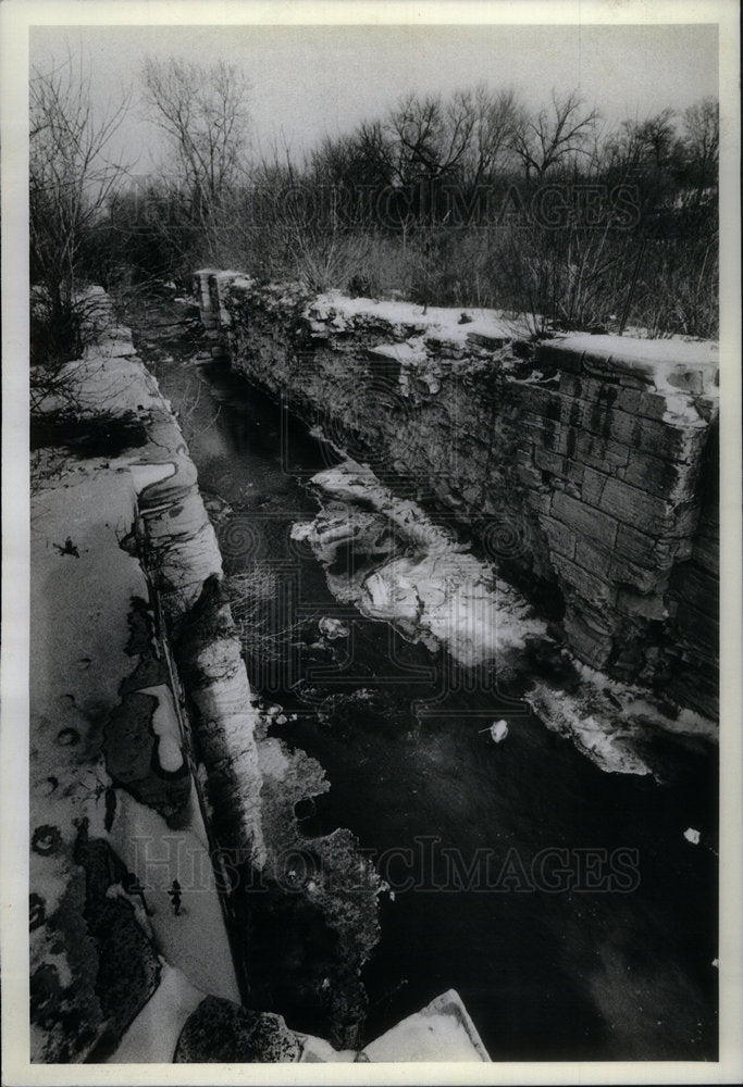 1982 Press Photo Southwest Suburb Canal - Historic Images