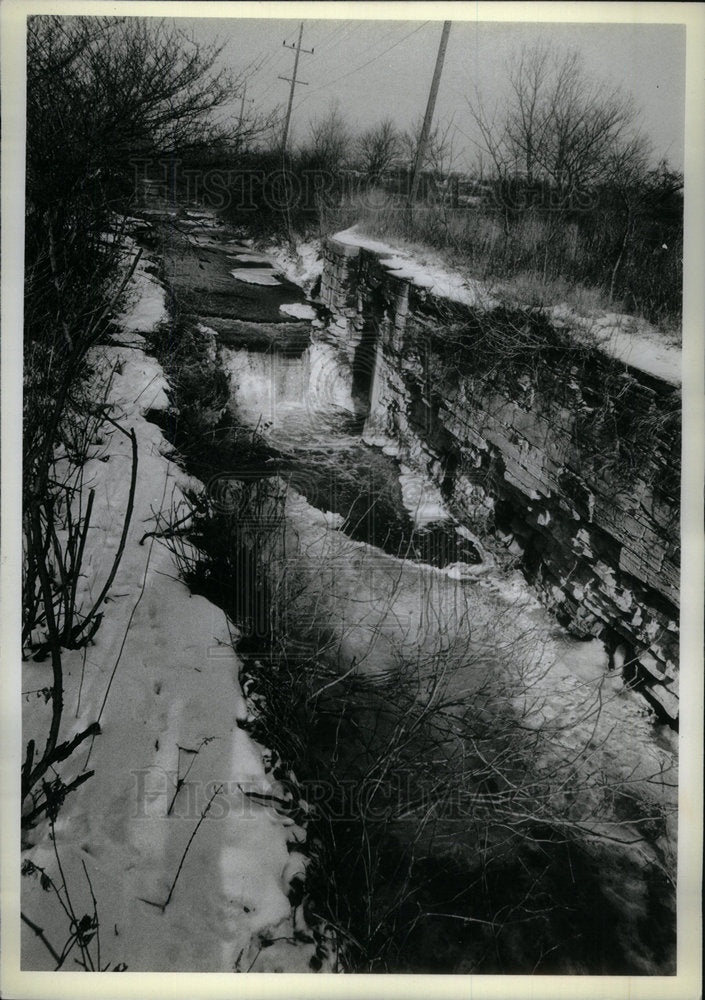 1982 Press Photo Canal Joliet Channahon Illiinois plant - Historic Images