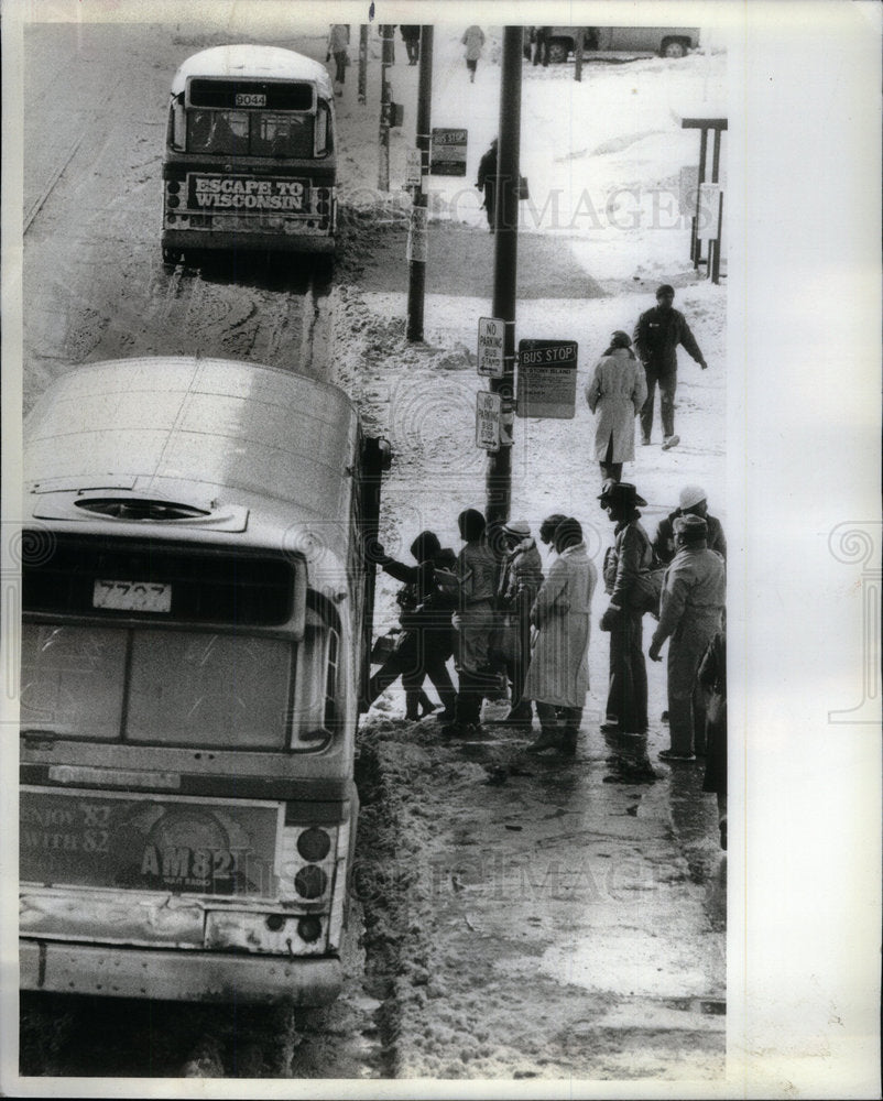 1982 Press Photo Commuters Jackson Par CTA pssengers - Historic Images