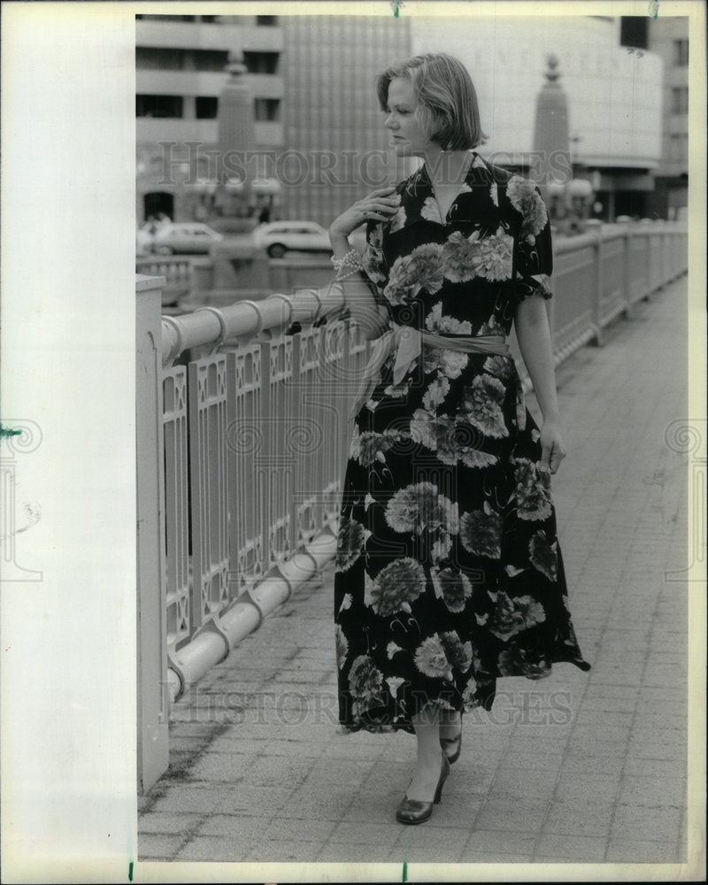 1984 Press Photo Vintage Nancy Sickbert Wheeler crepe - Historic Images