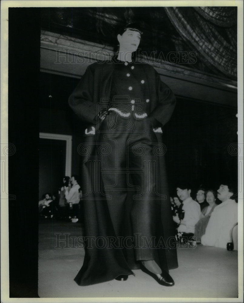 1986 Press Photo Black wool Lady Admiral gold braid - Historic Images